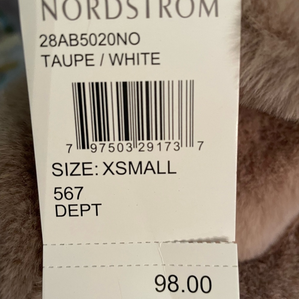 Adorable Crop faux fur jacket, super soft! - Picture 3 of 3